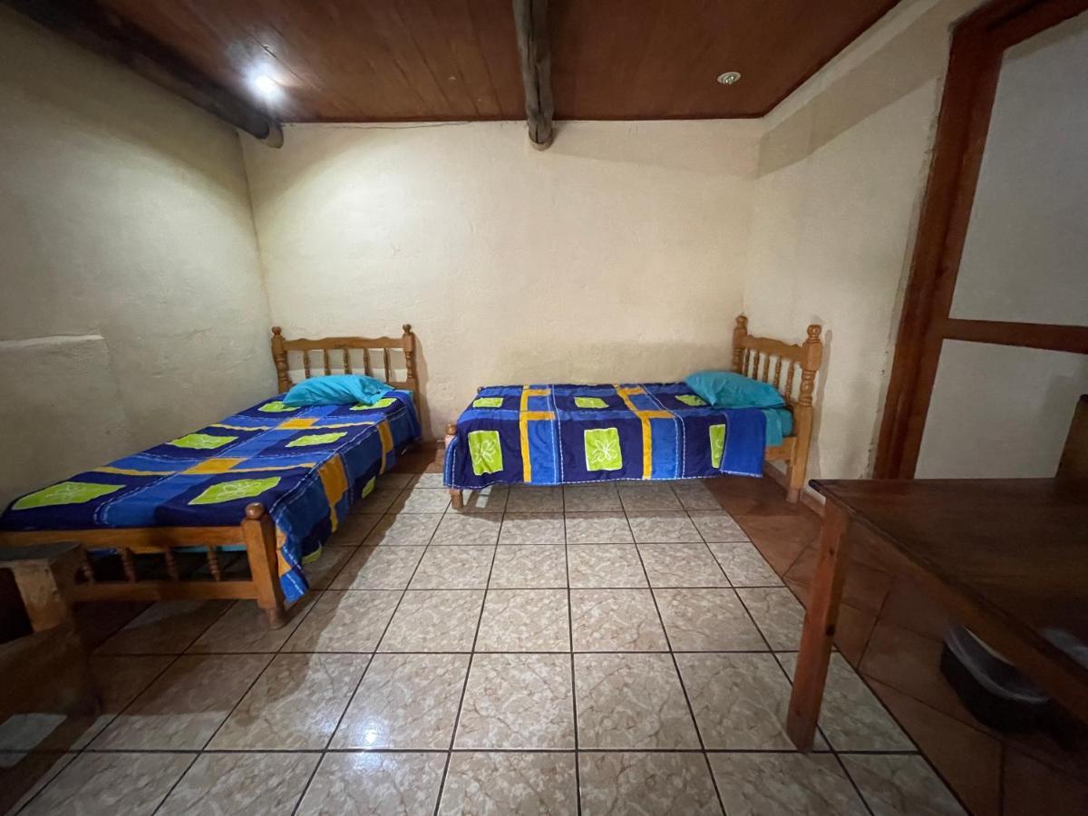 מונטריסיו Johnnys Place Hotel מראה חיצוני תמונה